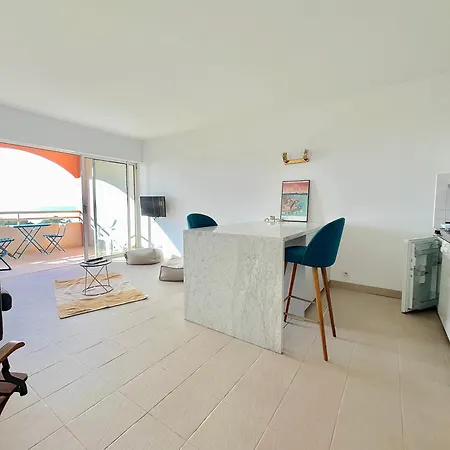 Superbe Pieds Dans L'eau - Parking Gratuit - Terrasse - Emplacement Ideal Dans De Standing * Ajaccio (Corsica)