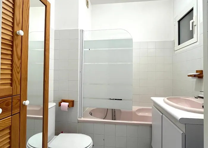 Superbe Pieds Dans L'eau - Parking Gratuit - Terrasse - Emplacement Ideal Dans De Standing Apartment *